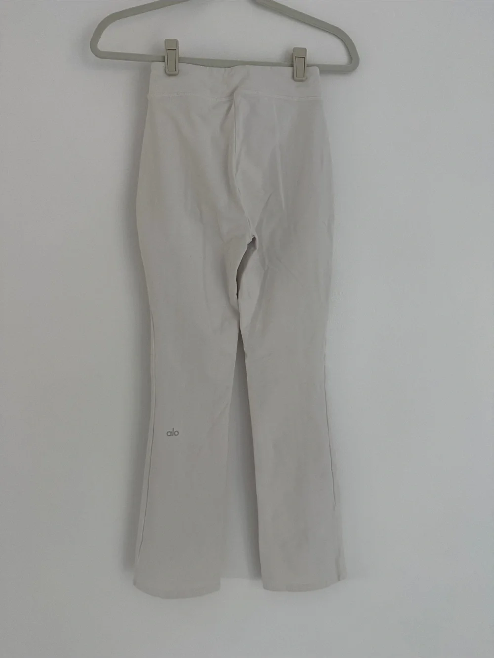 Alo Airbrush High Waist Flutter Legging in Ivory